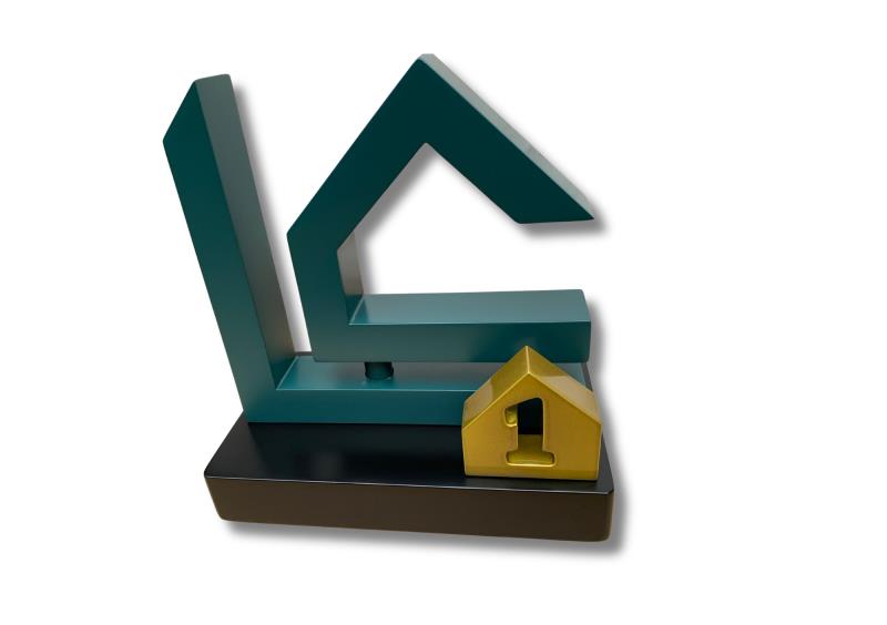 Custom: WOOD STATUE CUSTOM, your one-stop gifting solutions